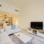 Serene 2-Bed Haven In Jumeirah Golf Estates